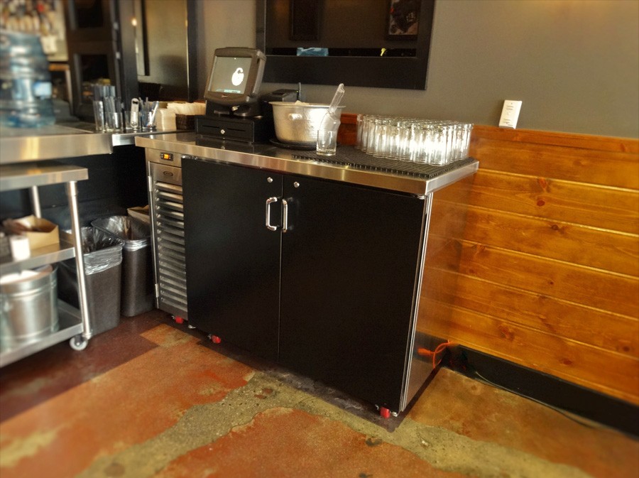 image of casino logic station with bar glasses and ice bin